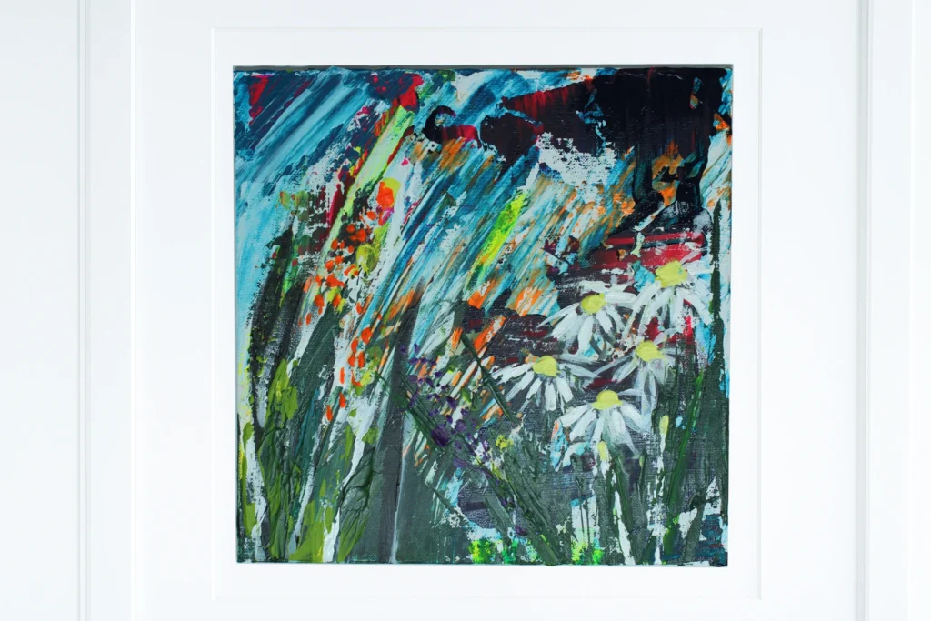 mombresia 1 frame close